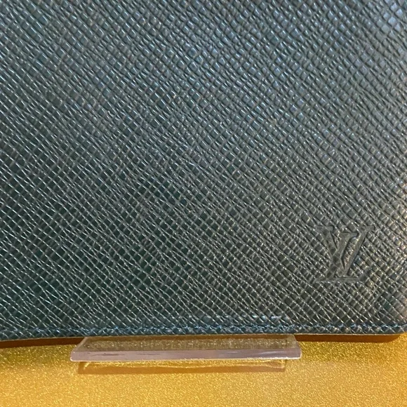 Louis Vuitton Textured Black Wallet - Picture 2 of 10